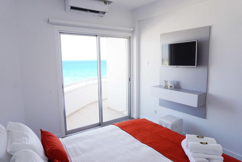 Lazuli Sea View Beachfront Ap 43 ลาร์นาคา ภายนอก รูปภาพ